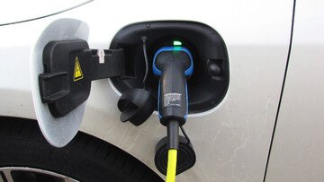 Quanto costa un'auto ibrida?