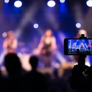 TikTok e gli eventi live: esperienze immersive tra digitale e realtà