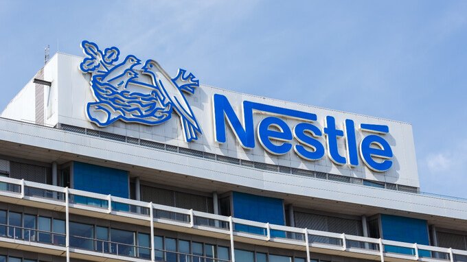 Acqua contaminata per oltre 15 anni, una frode da €3 miliardi. Nestlé inganna i suoi consumatori dal 2010