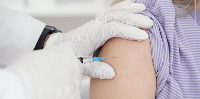 Vaccino obbligatorio per lavorare: fino a quando?