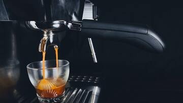 Allarme caffè per chi ha più di 60 anni, ecco cosa fare per non correre rischi