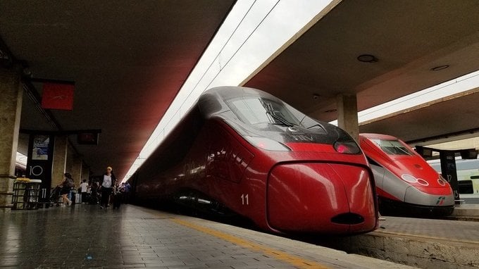 Offerta di lavoro per hostess e steward, Italo Treno assume. Ecco come candidarsi e requisiti