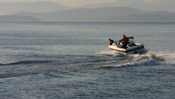Quanto costa una barca a motore nel 2026? Prezzi e costi di gestione
