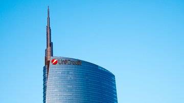 UniCredit, Orcel presenta utili record 2025 e smonta “fantasie” su quel dossier. Pioggia dividendi fino al 2028, le azioni schizzano 