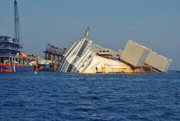 Costa Concordia: morti, risarcimenti, cause del naufragio. Cos'è successo