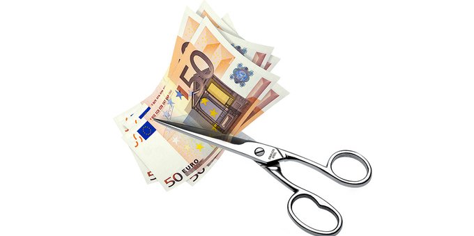 Stipendi, tagli fino a 1.250 euro: chi perde di più
