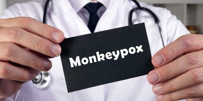 Vaiolo delle scimmie, vaccino Imvanex: come funziona, chi deve farlo ed effetti collaterali