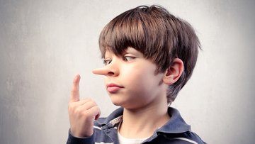 Cosa rischio se fornisco nome e dati falsi?