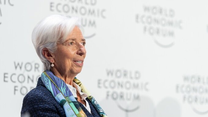 Tassi BCE e dazi Trump, Lagarde rilancia attenti inflazione. Rischio shock più frequenti