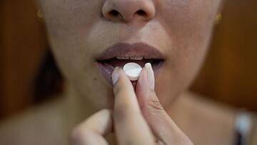 Va da un omeopata e sospende i farmaci, costretta al trapianto. Ottiene €254.000 di risarcimento