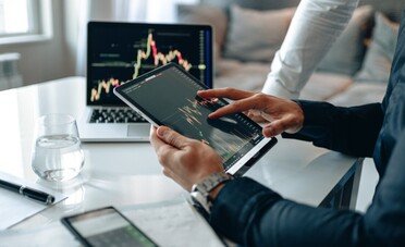 Perché le banche italiane comprano BTP mentre tutti guardano altrove?