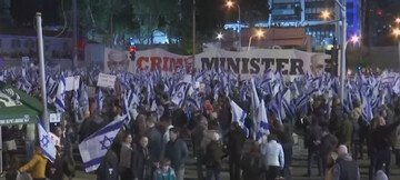 Caos Israele: popolazione in rivolta, Netanyahu rinvia riforma giustizia: «Non possiamo rischiare guerra civile»