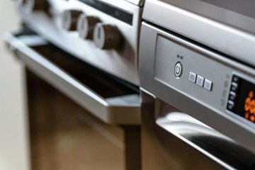 Conviene staccare gli elettrodomestici prima di partire per le vacanze?