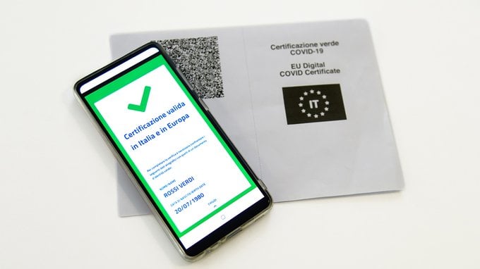 Green pass per supermercati e centri commerciali: la proposta. Italia verso la decisione