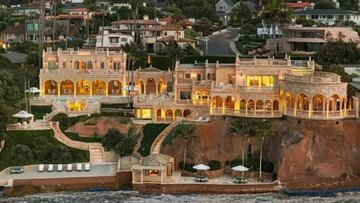 La villa a forma di castello di sabbia è in vendita per una cifra record