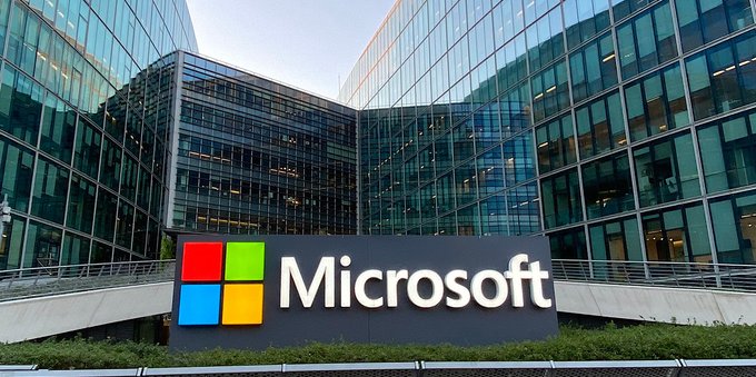 Microsoft punta sull'intelligenza artificiale ma licenzia 10mila dipendenti. Buy o sell?