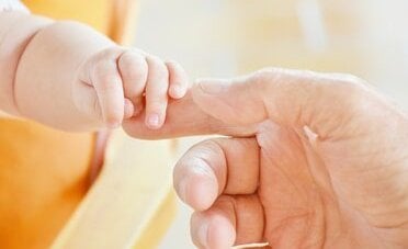 Maternità in busta paga, quanto spetta di stipendio prima e dopo la gravidanza