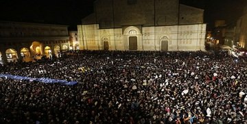 Le sardine diventano movimento: nasce l'associazione per gestire le donazioni raccolte