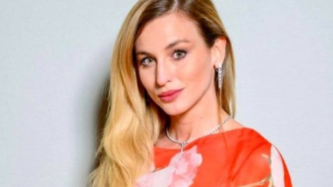 Chi è e quanto guadagna Beatrice Venezi, il direttore licenziato dalla Fenice di Venezia