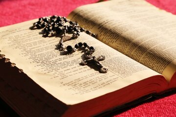 Vietata la distribuzione della Bibbia nelle scuole: i motivi della decisione