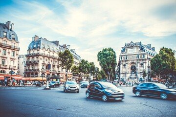 Sai cosa fare se l'auto dietro ti sta attaccata?