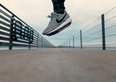 Nike, negozi pieni e azioni in caduta. Cosa c'è dietro un crollo vicino all'80%?