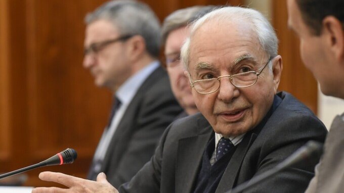 Perché Giuliano Amato ha lasciato la Commissione algoritmi (e cosa c'entra Meloni)