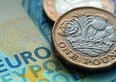 La sterlina scivola ai minimi da cinque settimane. Il mercato del lavoro UK frena la Bank of England
