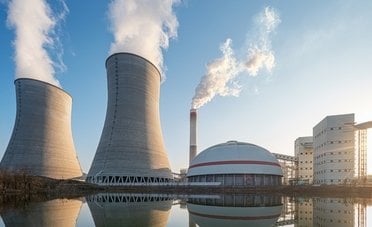 Energia, scontro totale. Parigi sfida le regole europee con 6 nuovi reattori