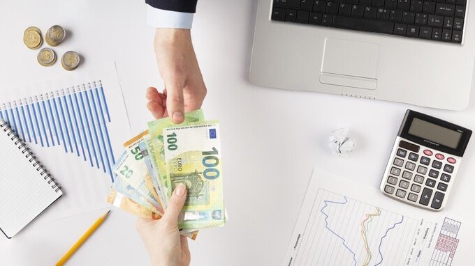 Stipendi, ottime notizie: aumenti di 240 euro per questi lavoratori