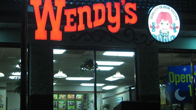 Una famosa catena di Fast Food apre in Italia, ecco dove e quando apriranno i primi ristoranti