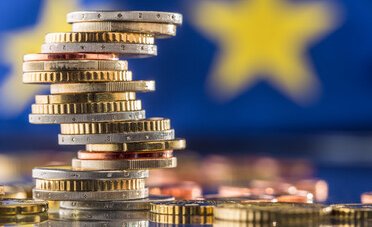 Cambio euro-dollaro ai minimi di 17 mesi. Gli analisti spiegano cosa aspettarsi ora