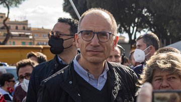 Enrico Letta in difficoltà: il programma politico del centrosinistra verte sull'attacco all'avversario