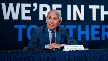 Fauci: “Abbiamo due armi contro varianti Covid”
