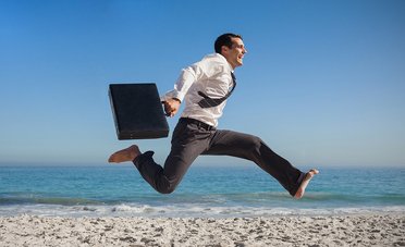 Smart working in vacanza, è legittimo? Cosa rischia il lavoratore e quando è vietato
