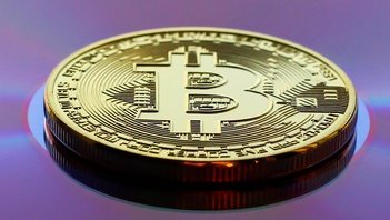 Bitcoin sotto la media mobile a 200 settimane. Segnale tecnico o inizio di qualcosa di più grande?