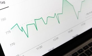 Gli italiani siedono su 6.000 miliardi ma non investono. Il vero motivo non è quello che pensi