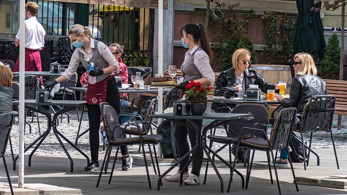 Bar e ristoranti, nuove regole per l'estate: cosa cambia per i tavolini all'aperto in città