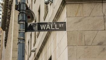 La storia ora mette uno stop alla salita di Wall Street. La seconda parte del 2026 potrebbe essere più difficile