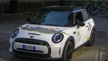 “Big Love” tra Mini e manga. A Lucca Comics&Games una livrea celebrativa dipinta a mano