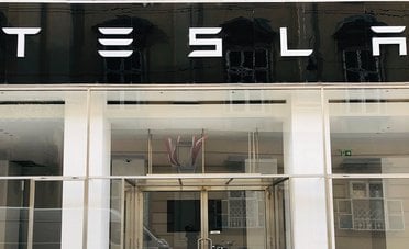 Petrolio a 100 dollari. E' davvero la svolta per le auto elettriche?