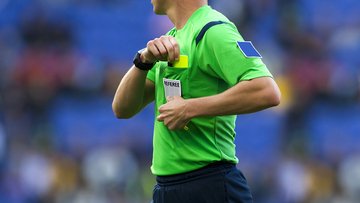 Chi è l'arbitro che alle Iene ha attaccato il sistema Var? L'identikit e i sospetti