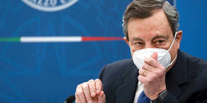 Sondaggi politici, crolla la fiducia nel governo: netto calo dei consensi per Draghi 