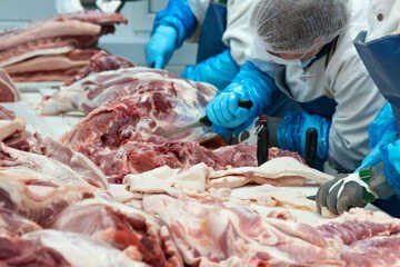 Coronavirus, spunta nuovo effetto indesiderato: la carne sa di petrolio