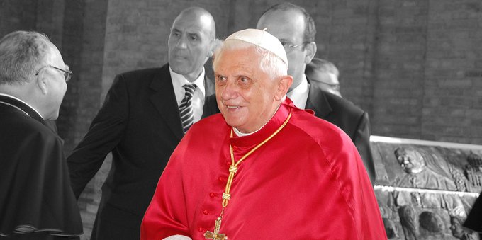 Papa Benedetto XVI è morto: l'annuncio e il dolore del Vaticano