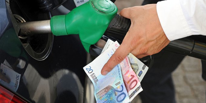Prezzo benzina: petrolio in calo ma oggi non scende il costo dei carburanti