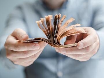 Conviene comprare questo BTP dal 1° aprile. Cedola 4,5%, rendimento a scadenza al 4,6%