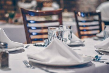 Il trucco per guadagnare con le prenotazioni al ristorante, possono farlo tutti