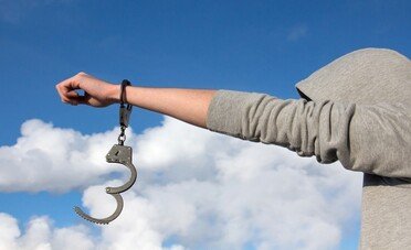 Obbligo di dimora, cos'è, come funziona e durata massima