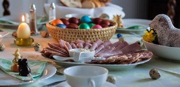 In quanti a tavola a Pasqua? Le regole per pranzi e cene
